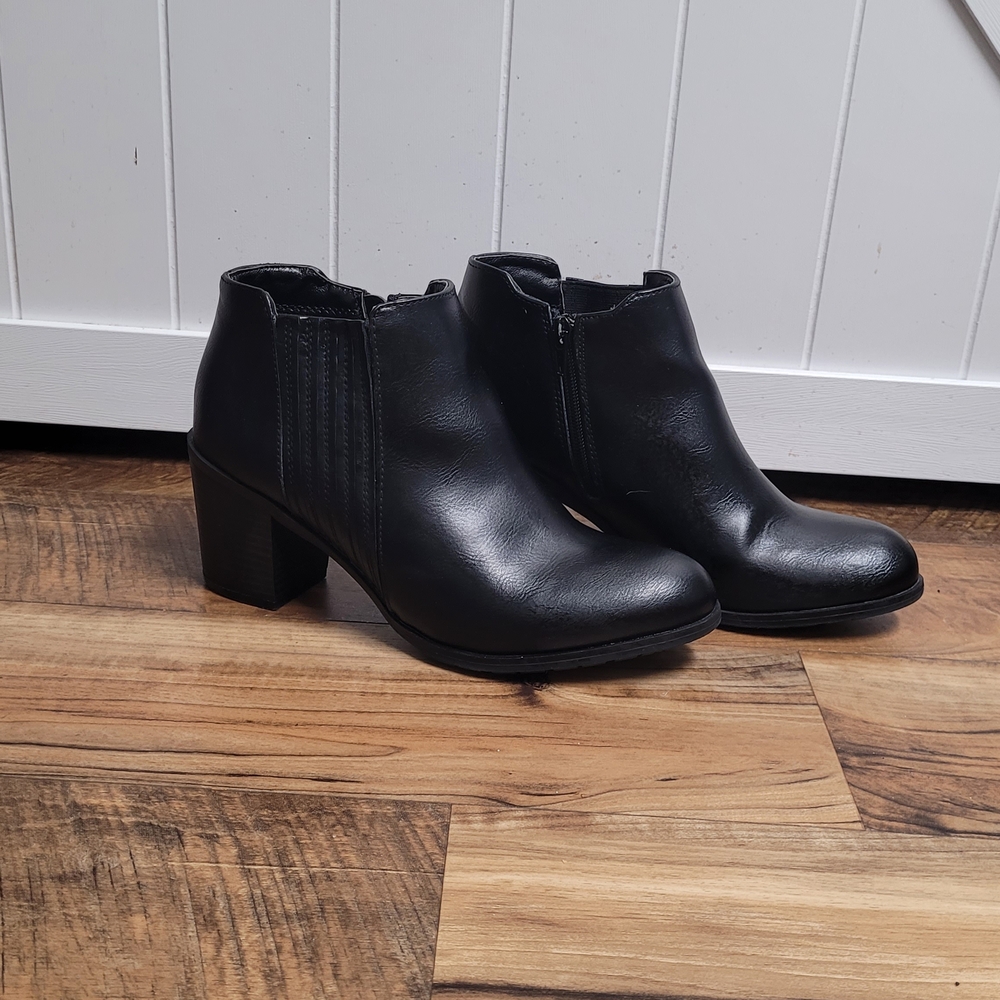 Arizona Jean Boot Company Black Ankle Booties